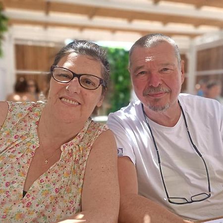 Philippe & Marie, A Louer Petite Chambre Chez L'Habitant Avec Terrasse Dans Villa, Au Pied Du Luberon Кюкюрон Екстер'єр фото