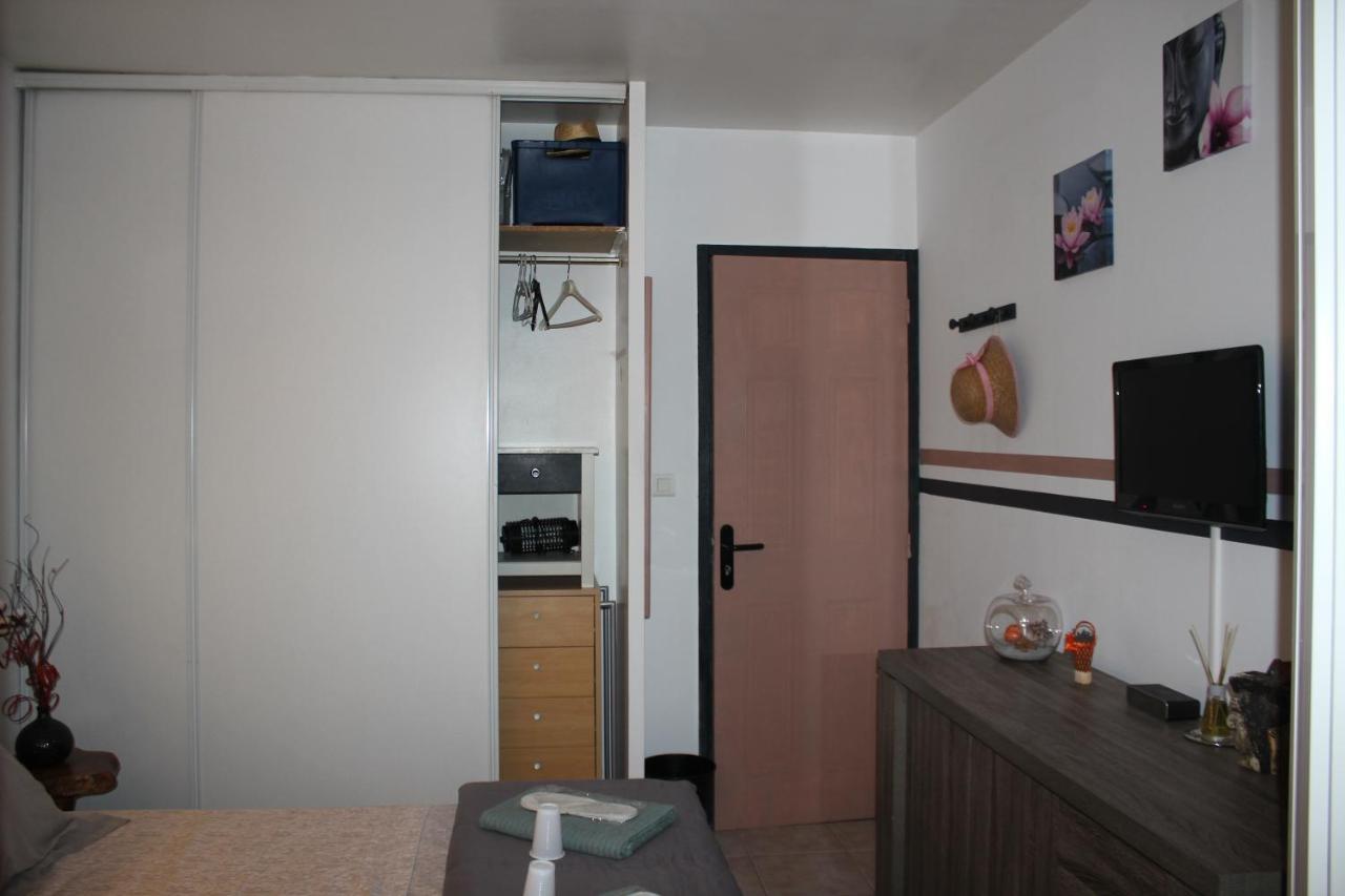Philippe & Marie, A Louer Petite Chambre Chez L'Habitant Avec Terrasse Dans Villa, Au Pied Du Luberon Кюкюрон Екстер'єр фото