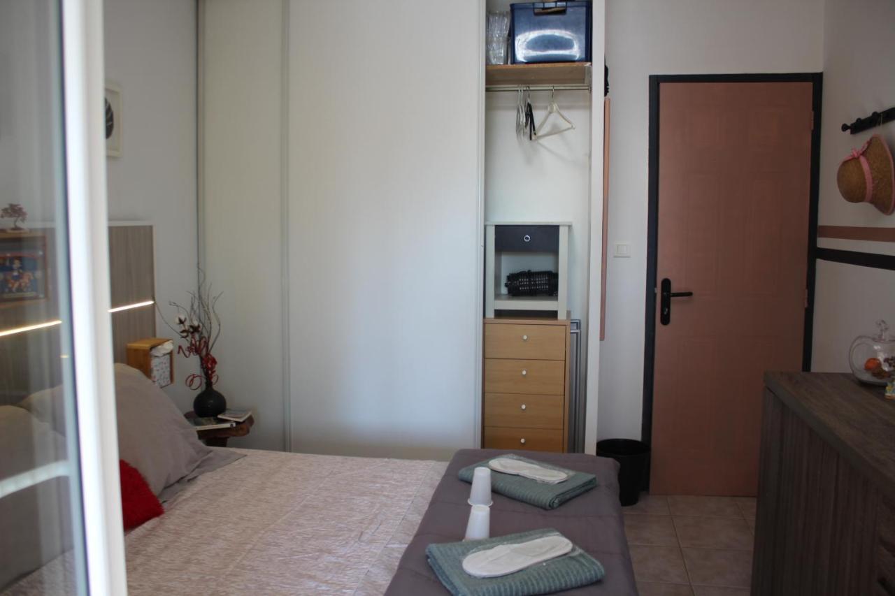 Philippe & Marie, A Louer Petite Chambre Chez L'Habitant Avec Terrasse Dans Villa, Au Pied Du Luberon Кюкюрон Екстер'єр фото